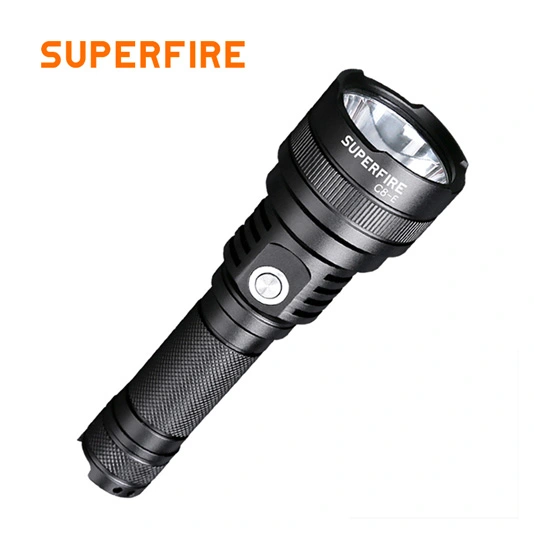 SUPERFIRE C8-E 600 lúmens mini lanterna tática recarregável