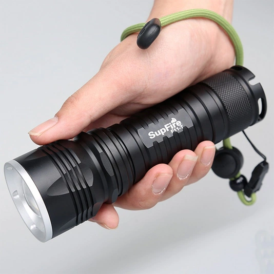 F11-T SUPERFIRE Lanterna LED Cree Zoom Recarregável 10w